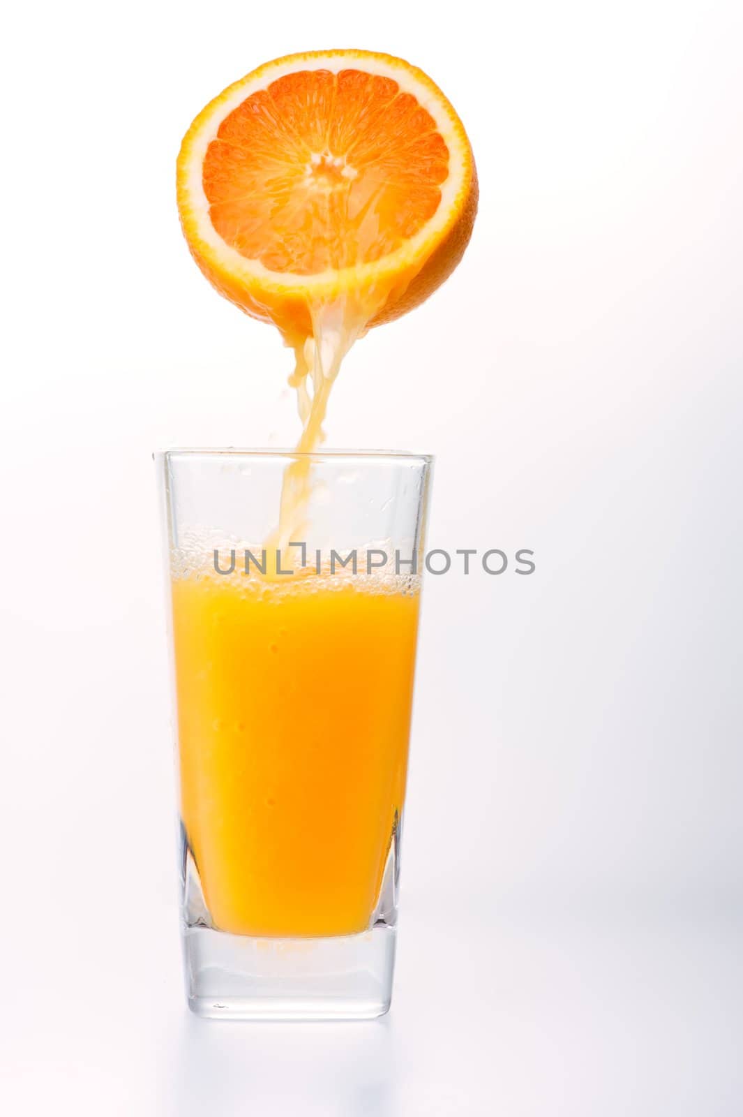 Juice to pour from juicy orange..
