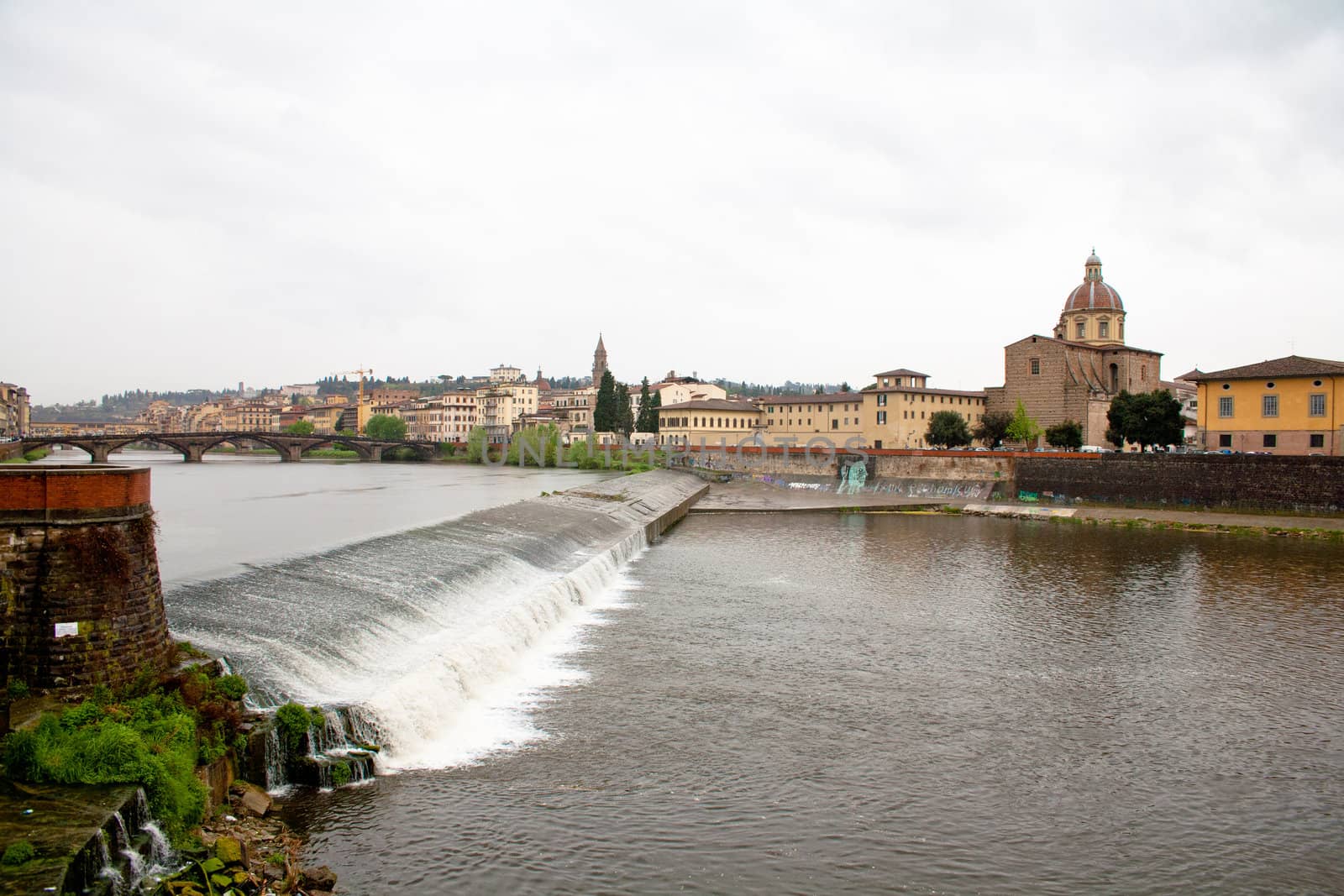 River Arno and old buildings in Florence
