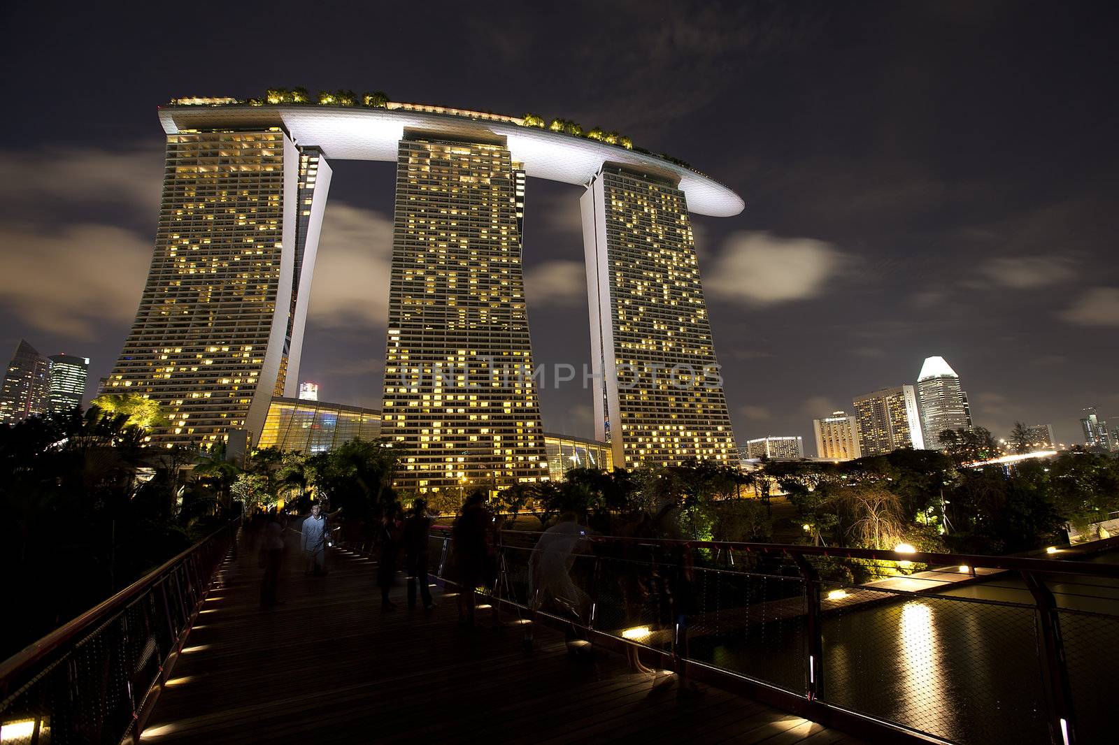 Singapore skyline by kjorgen