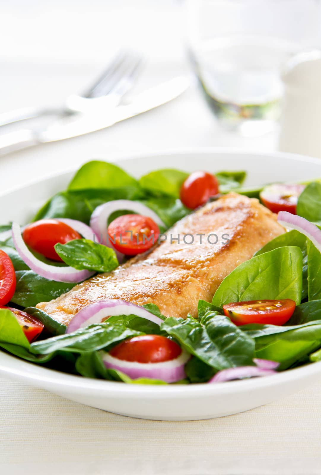Salmon with Spinach salad by vanillaechoes