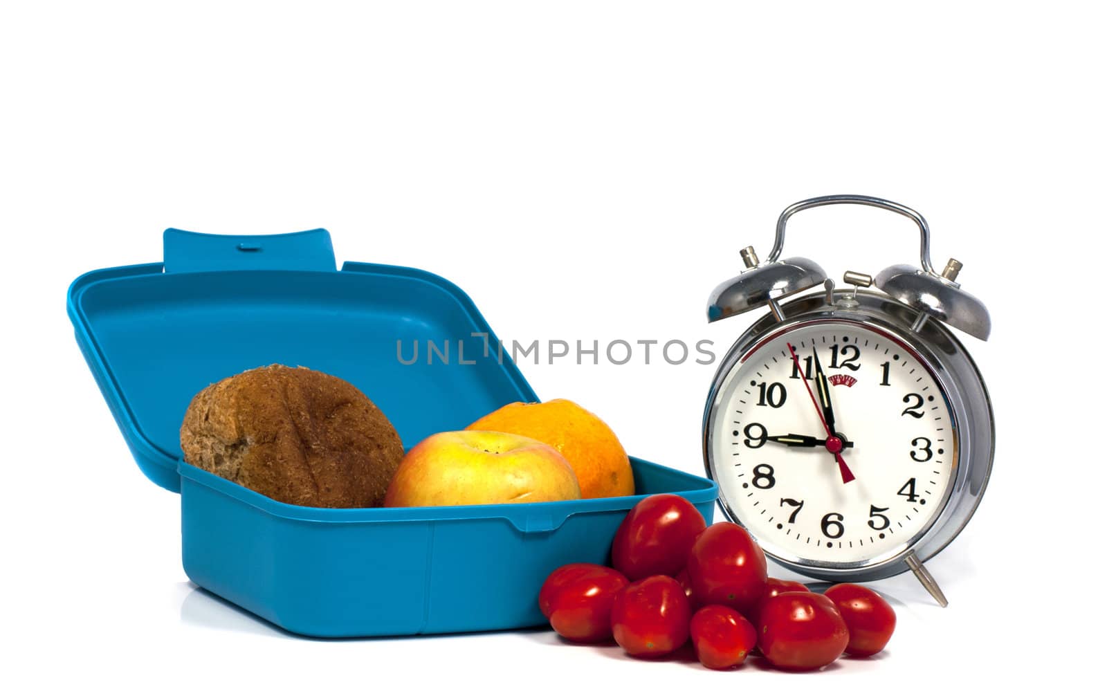time for lunchbox at school with the clock at nine