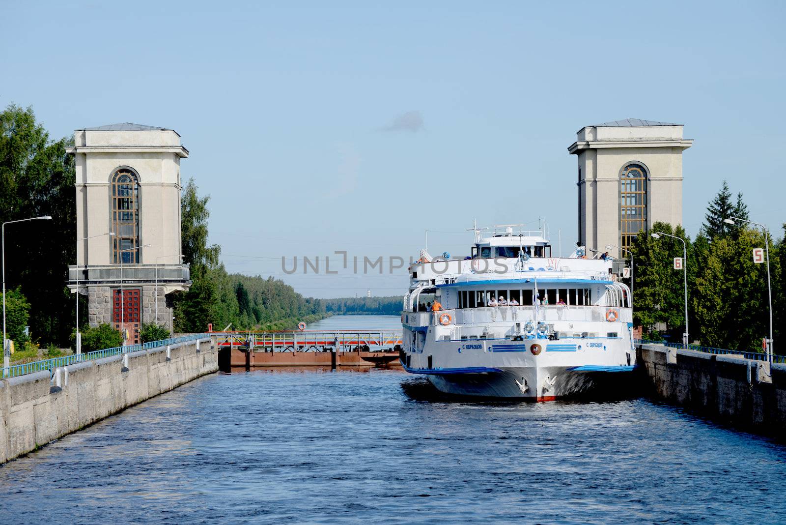 River lock by Alenmax