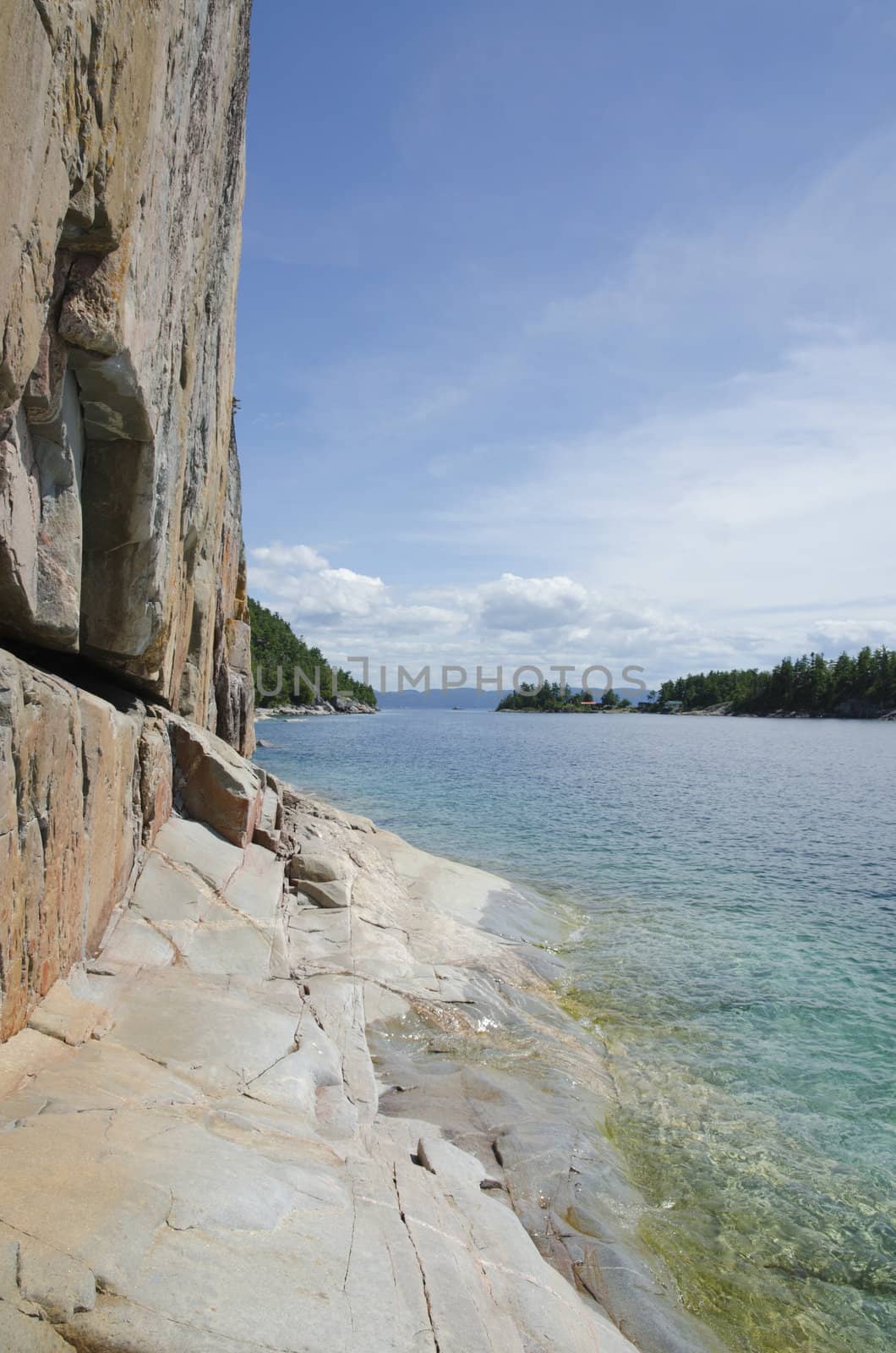 High cliff on the shore of Superior Lake