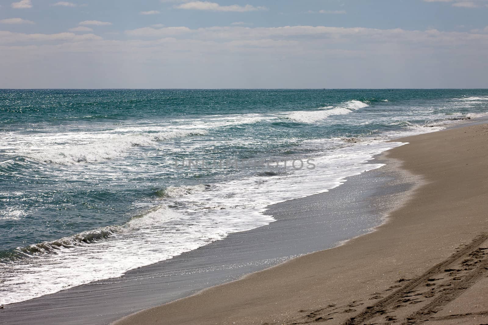 waves on the beach by kozzi