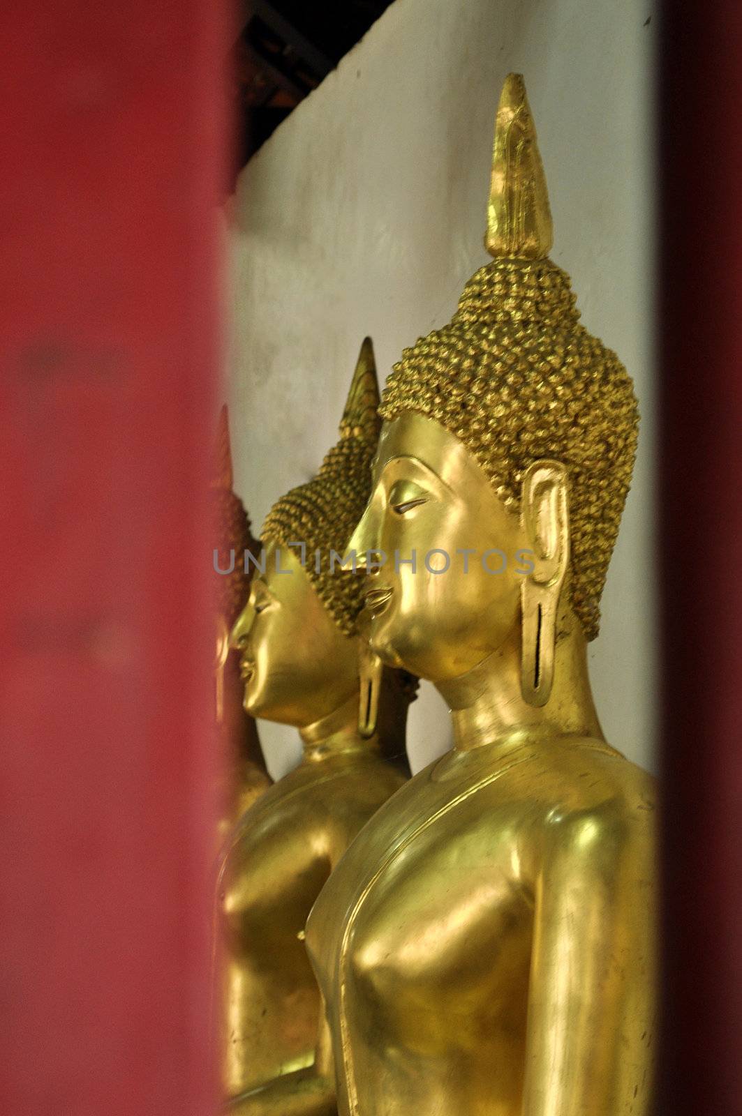 Buddha statue by MaZiKab