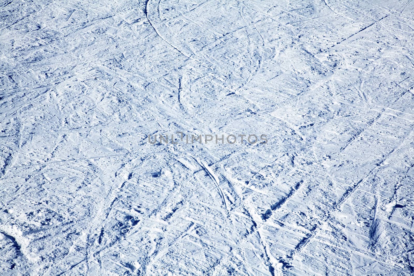 Surface of snow with lines
