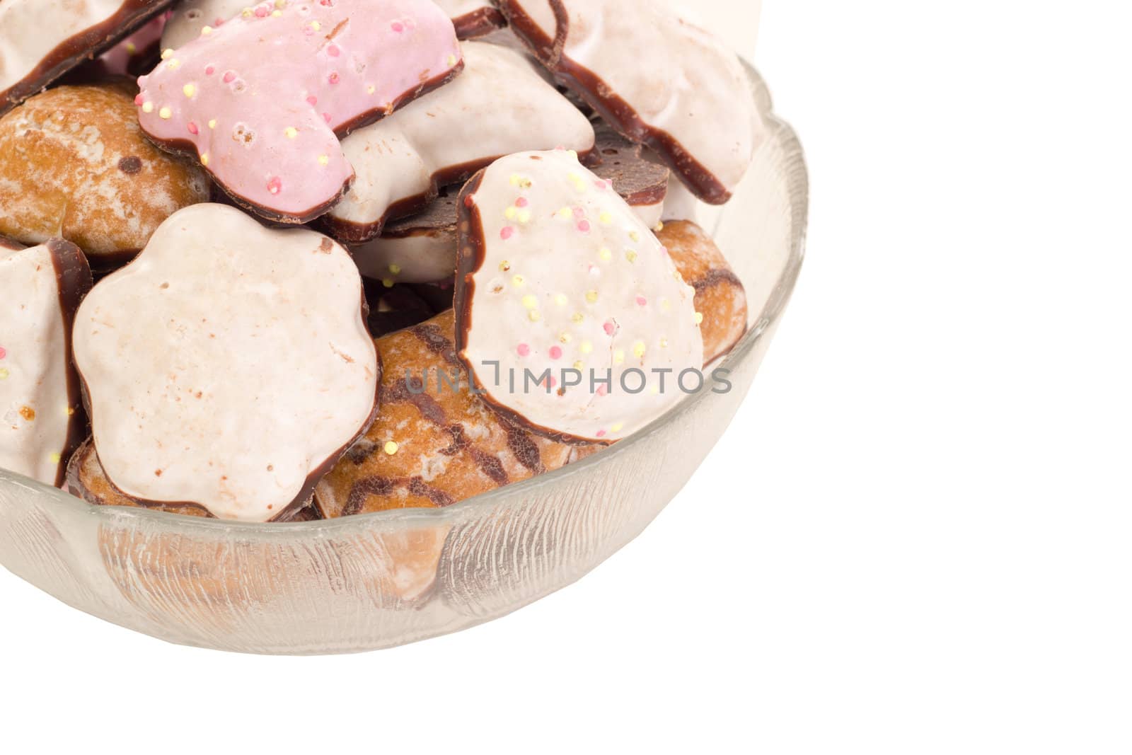 A dish filled with many gingerbreads