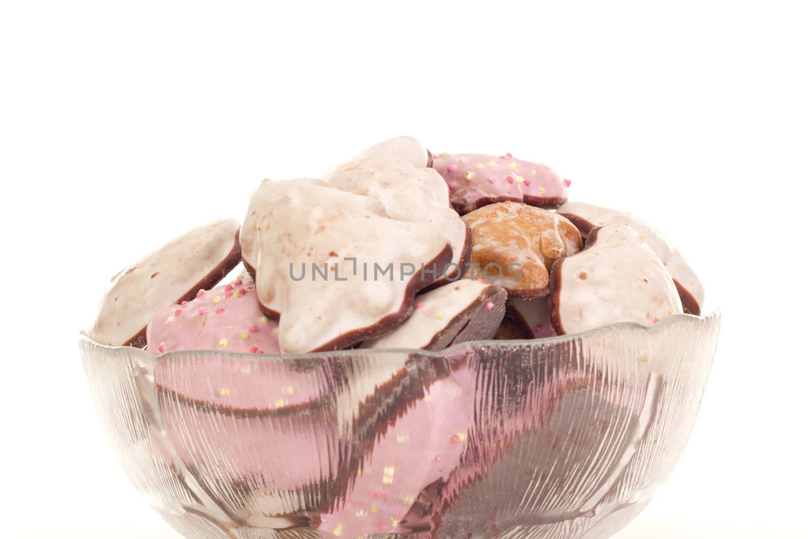 A dish filled with many gingerbreads