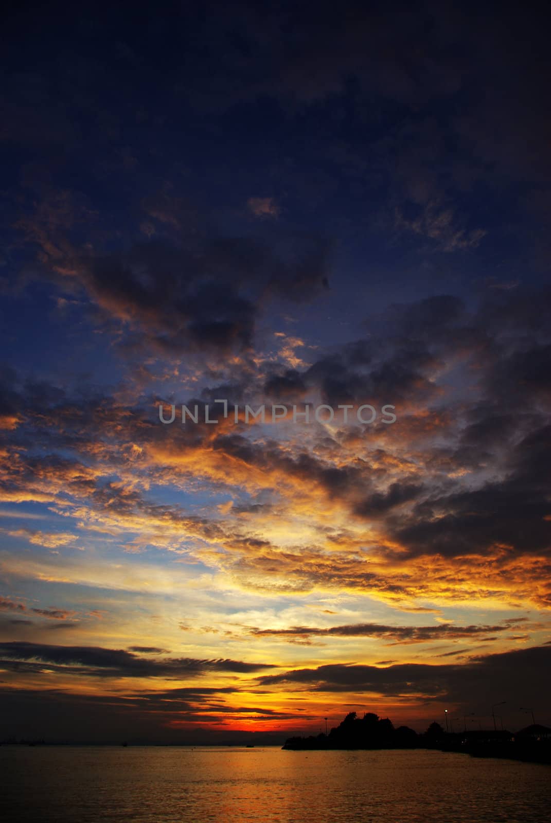 Nice sunset sky with nice cloud at Kho Loy, Siracha, Chonburi, Thailand