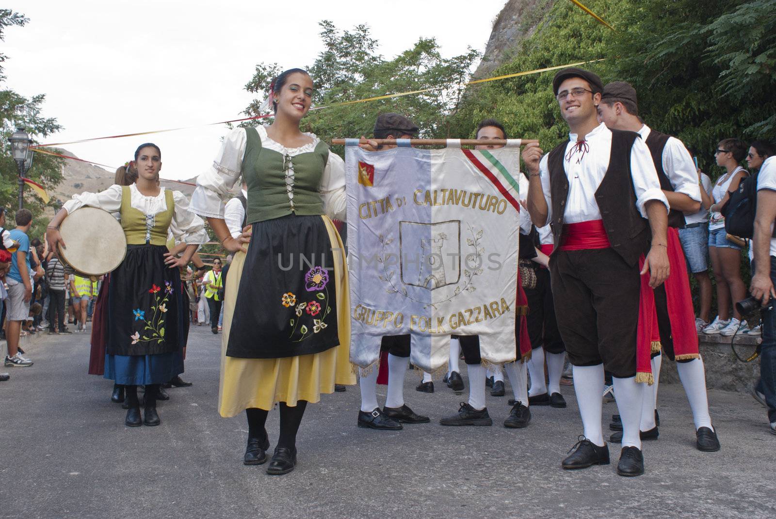 Folk group from sicily by gandolfocannatella