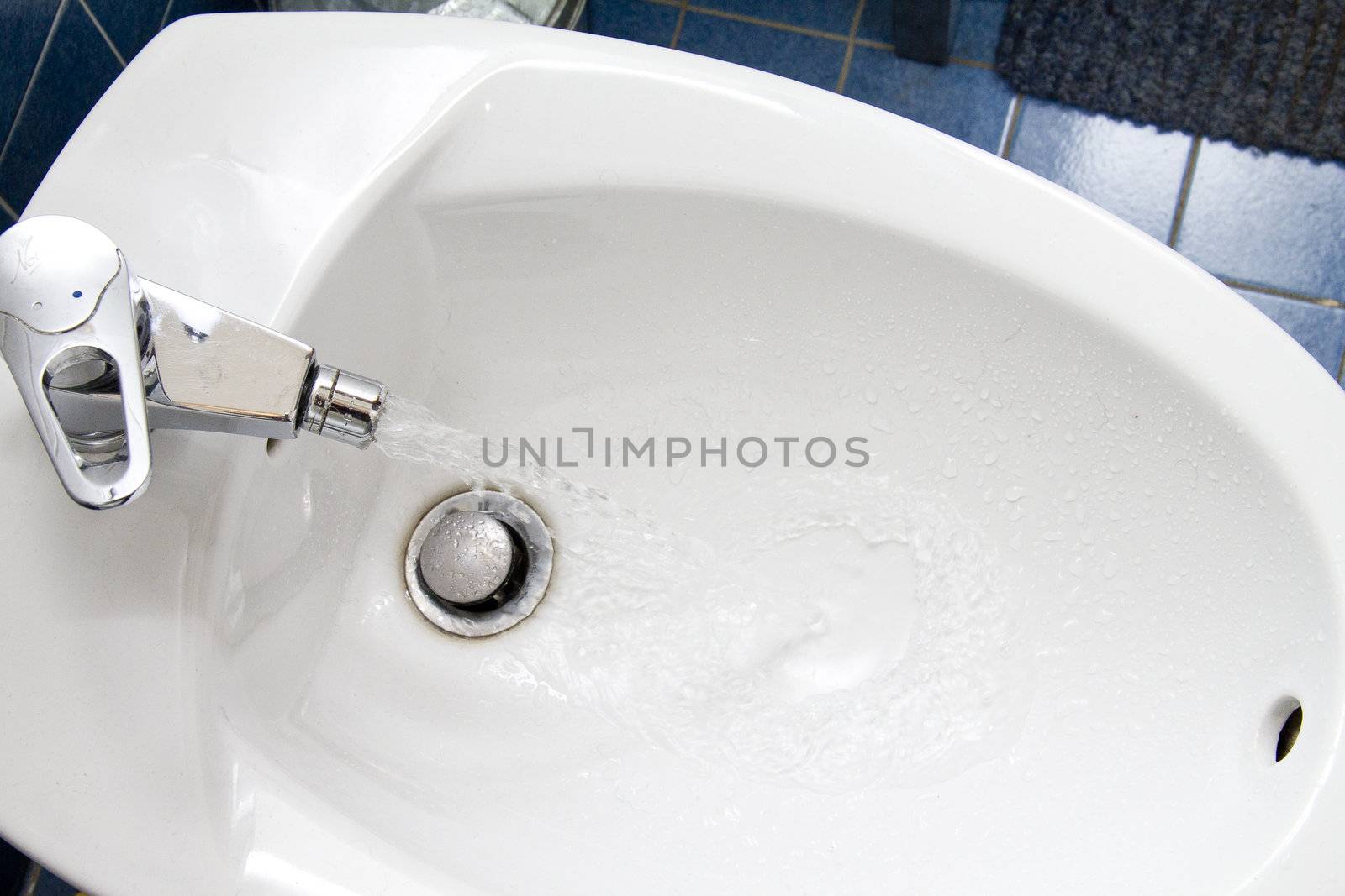 bidet by danilobiancalana