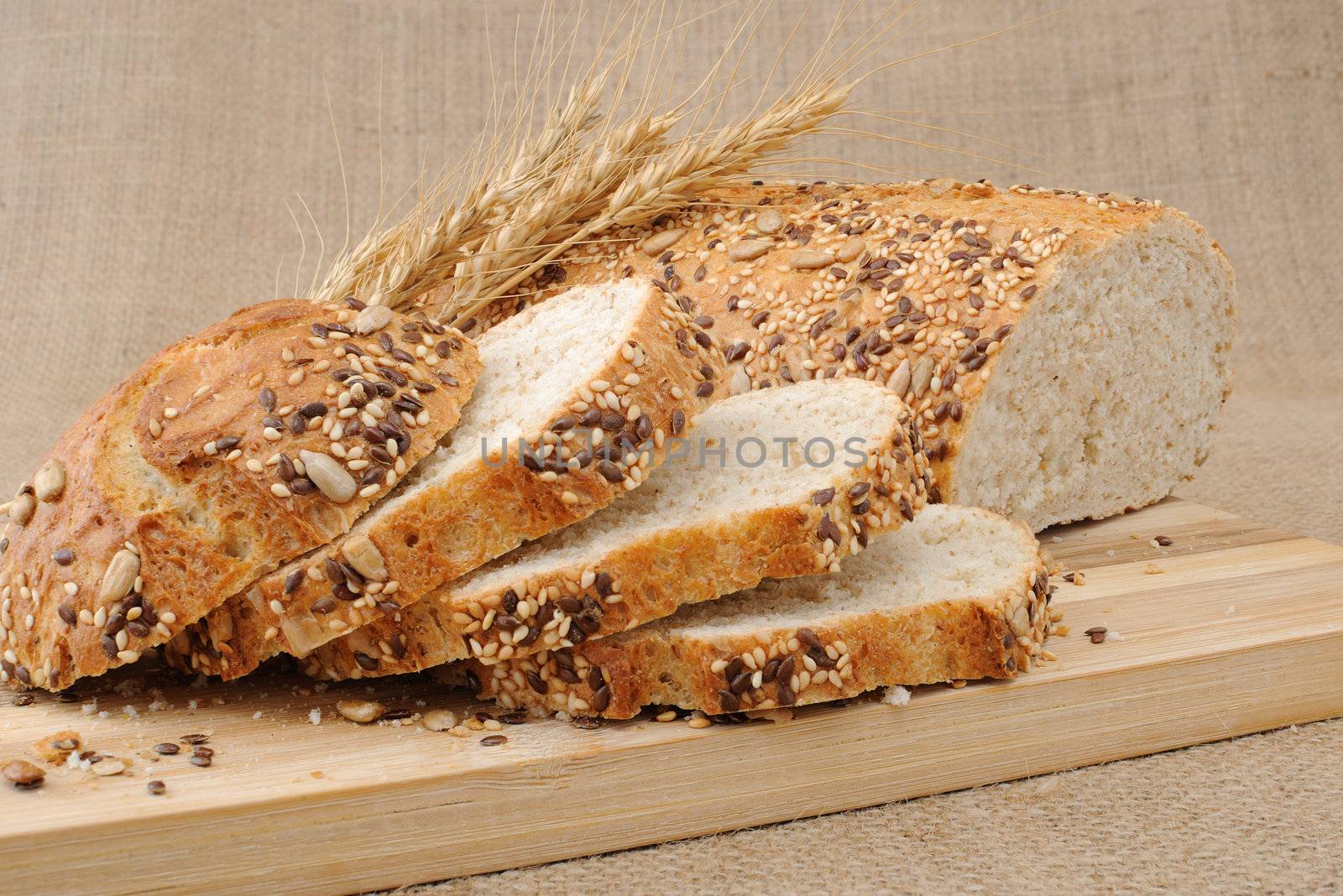 Whole wheat bread with grains by Apolonia