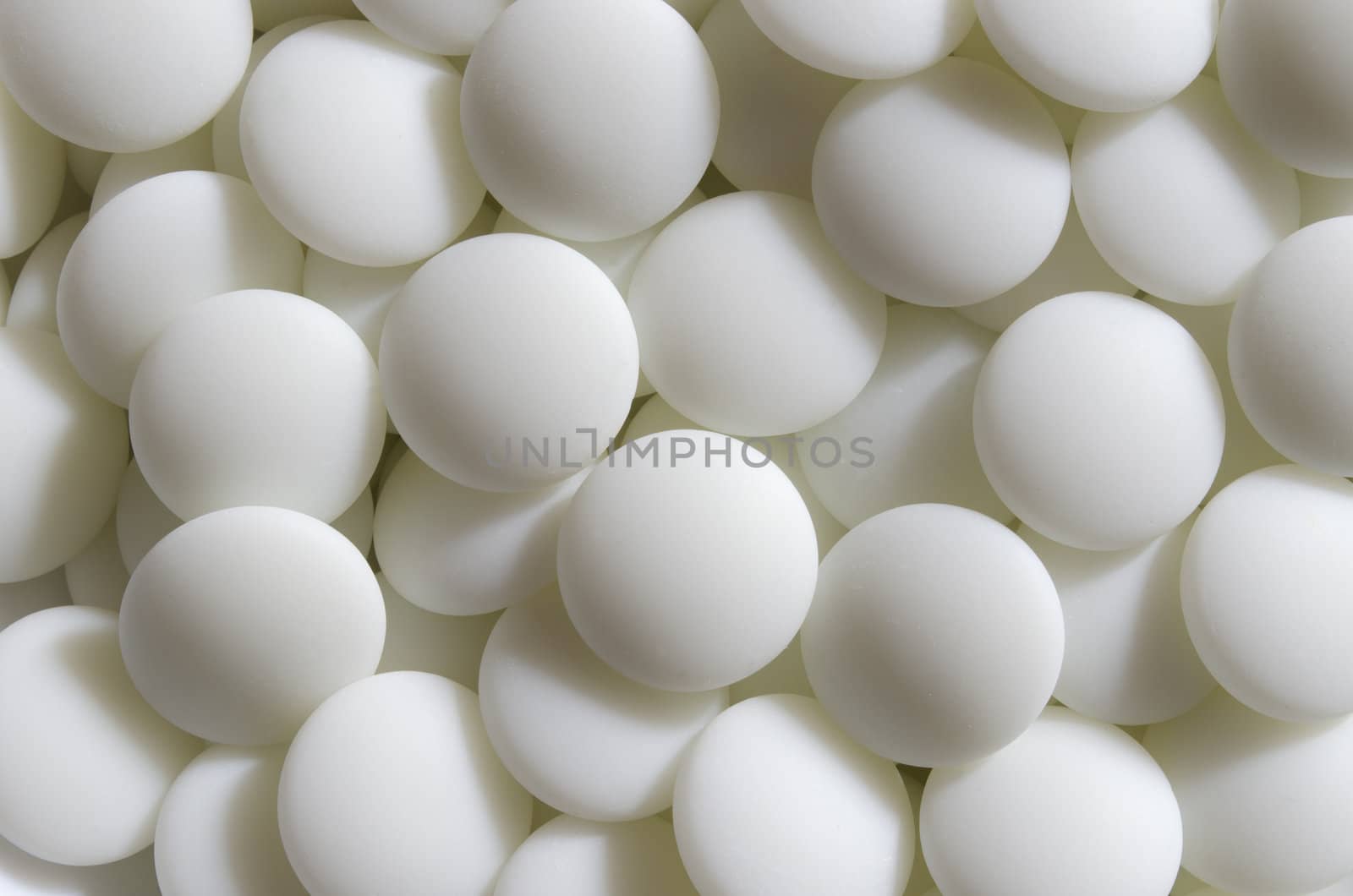 A pile of white go stones.