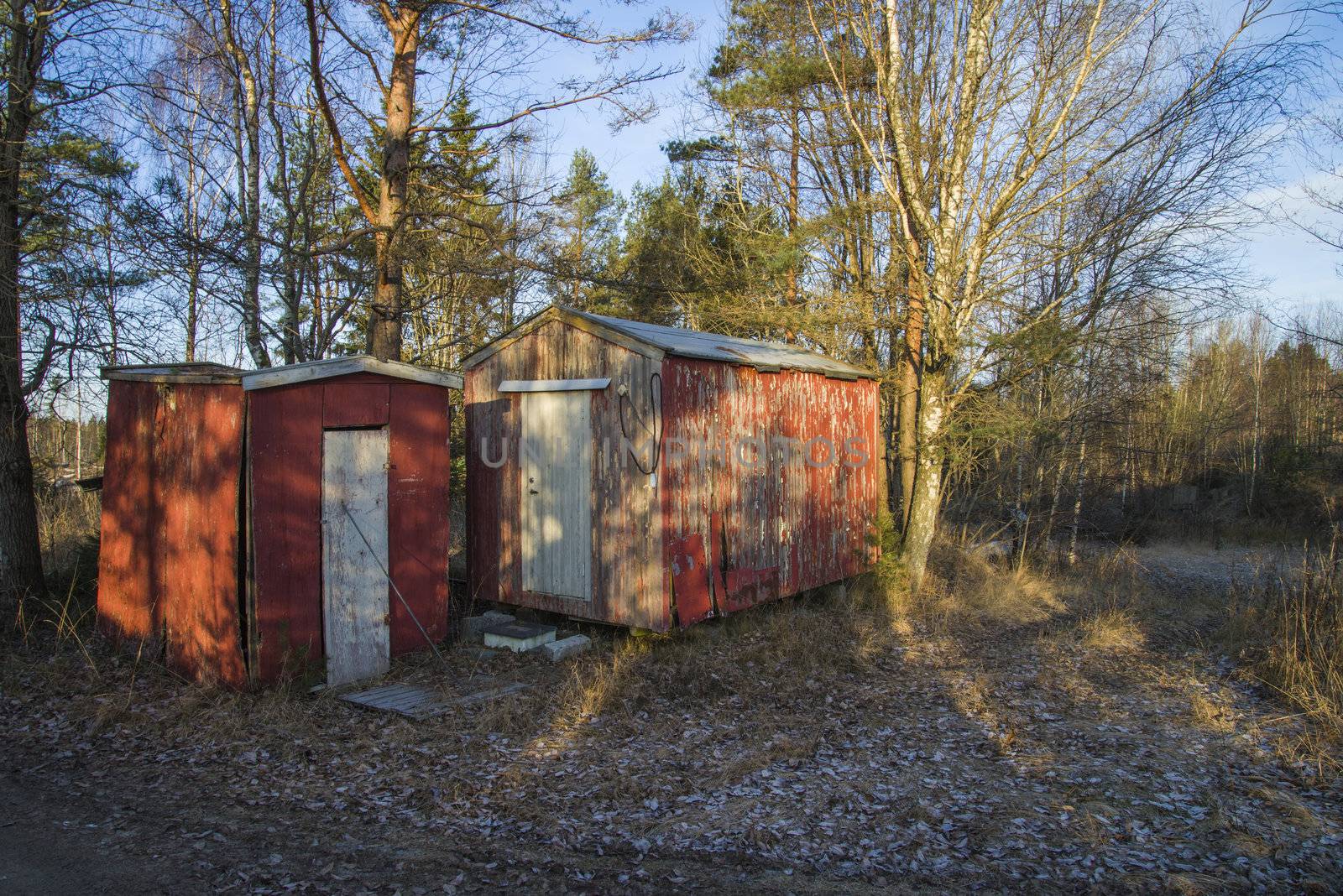 Hov is a small rural village just outside Halden city and by a grove discovered I a number of small wooden buildings, which all are about to lapse, the pictures are shot in december 2012