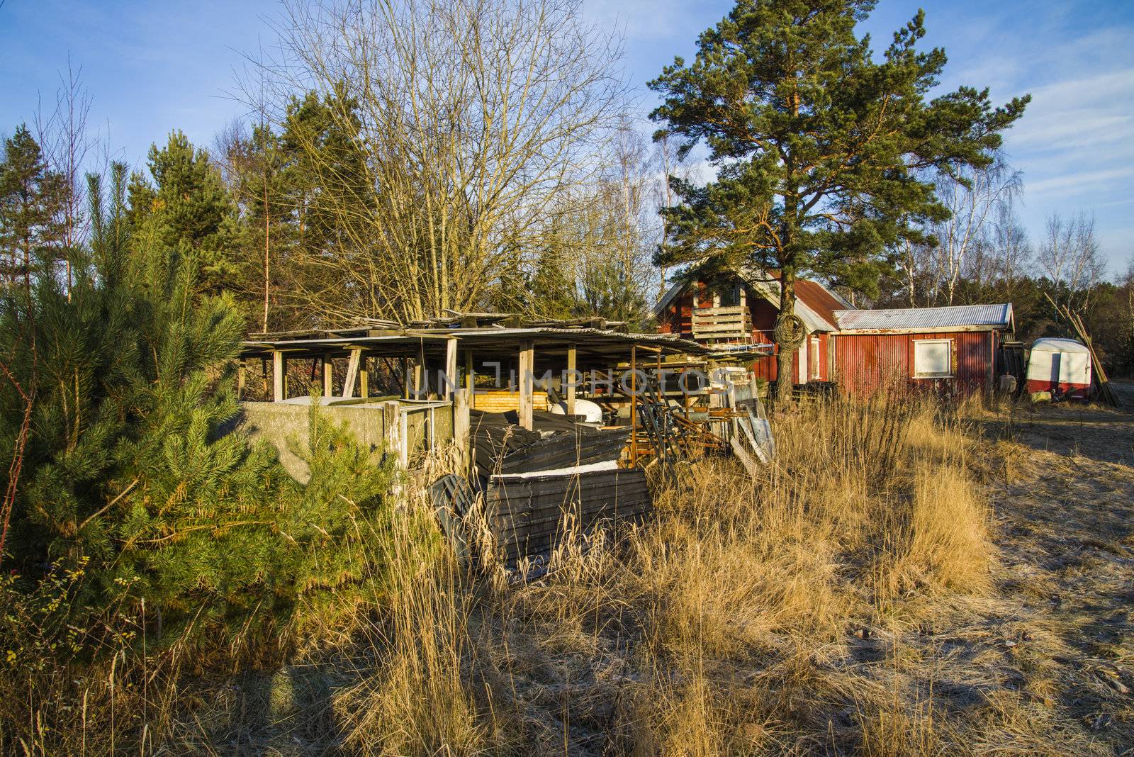 Hov is a small rural village just outside Halden city and by a grove discovered I a number of small wooden buildings, which all are about to lapse, the pictures are shot in december 2012