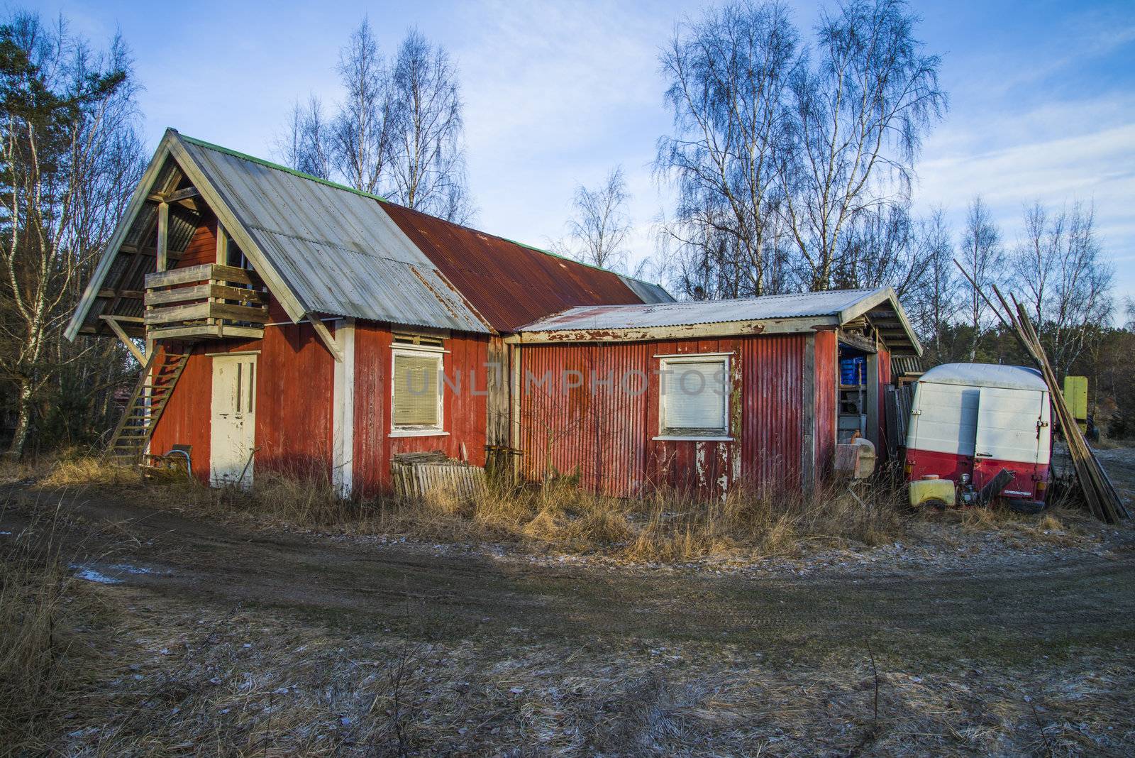 Hov is a small rural village just outside Halden city and by a grove discovered I a number of small wooden buildings, which all are about to lapse, the pictures are shot in december 2012