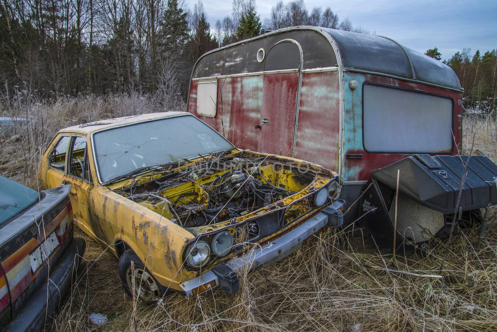 scrapyard for cars (wrecks car) by steirus