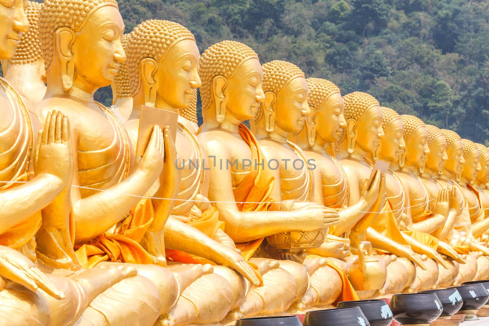 Golden buddha at Buddha Memorial park  by jame_j@homail.com