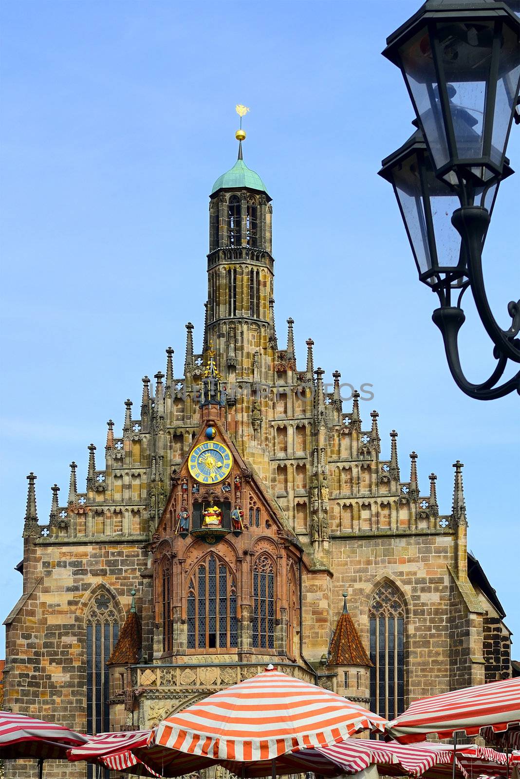 Church of Nuremberg with street lamp