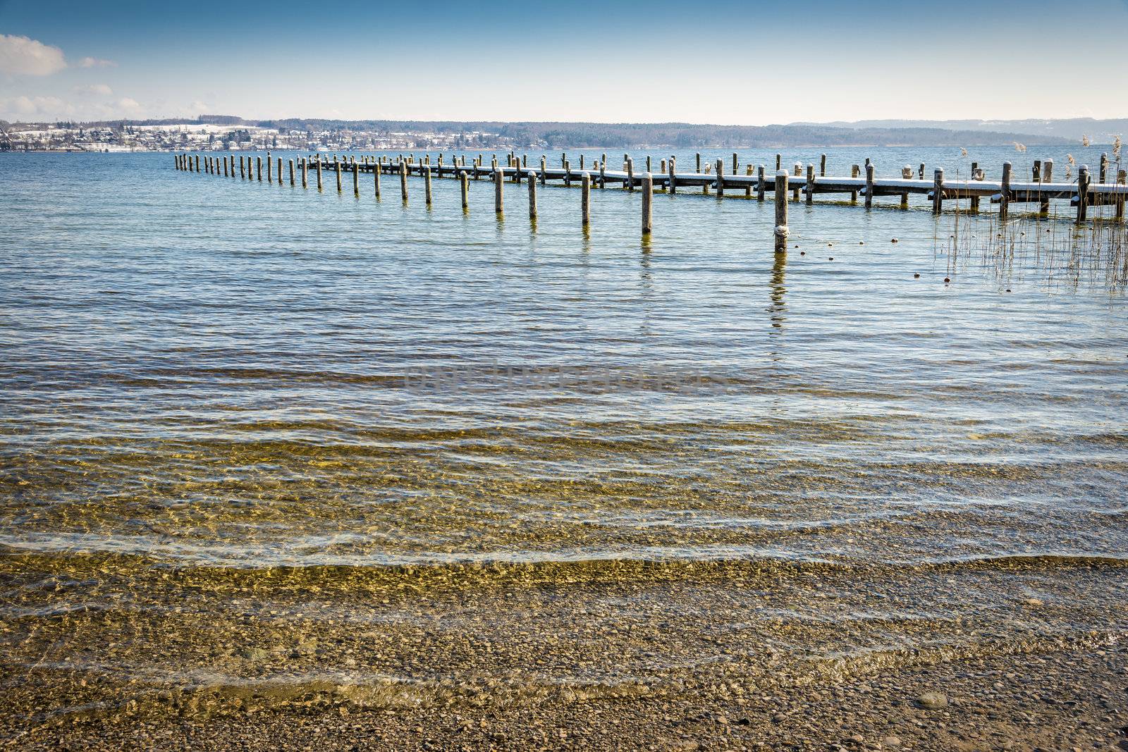 Lake in the winter by w20er