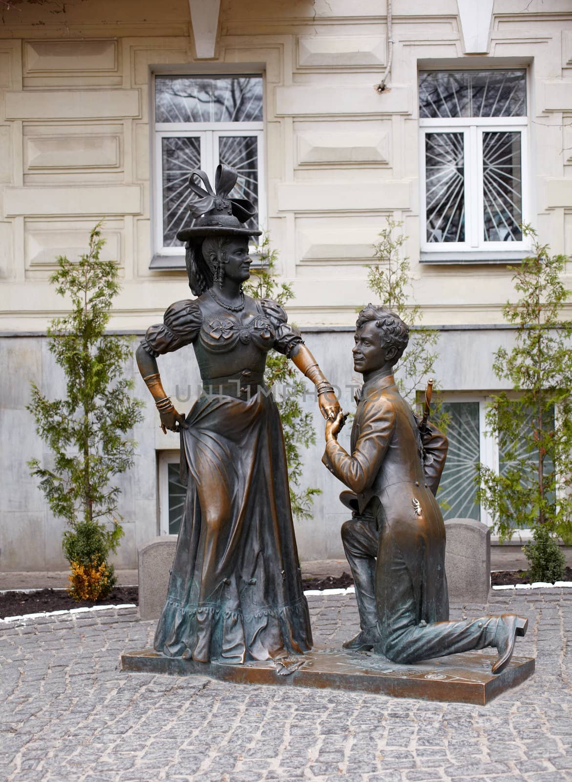 Sculprures of lovers in Kiev, Ukraine