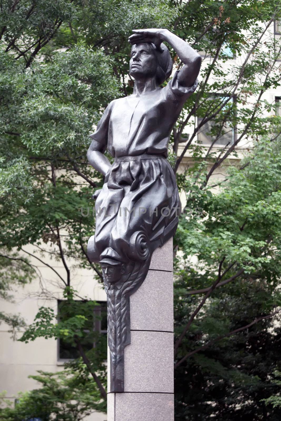 A statue at Charlotte uptown in North Carolina