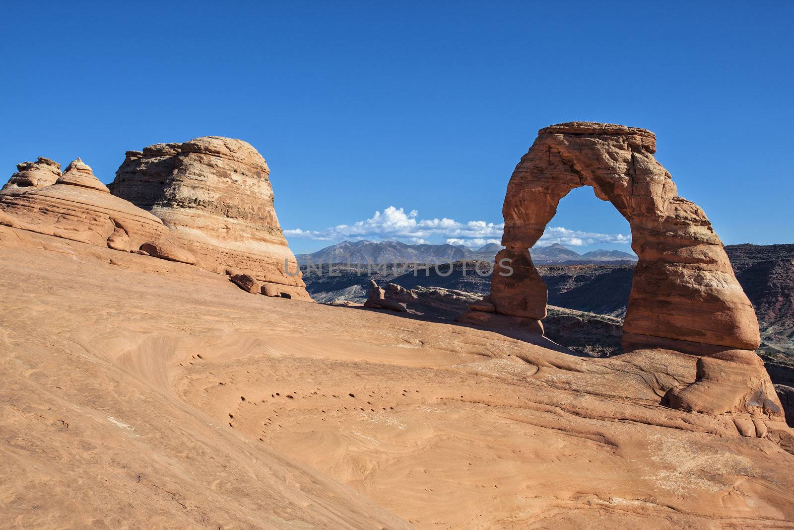 View of the famous Delicate Arch by vwalakte