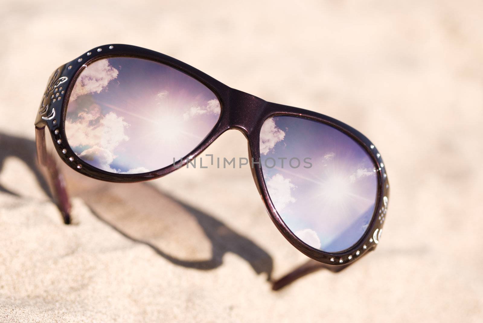 sun-glasses by Kuzma