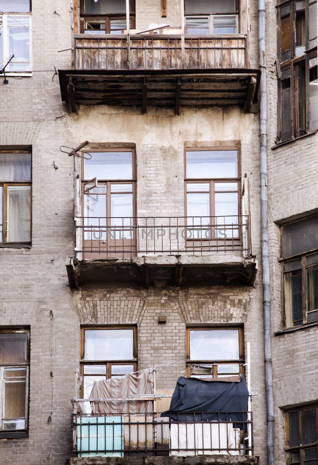 slum house,focus point on center of photo