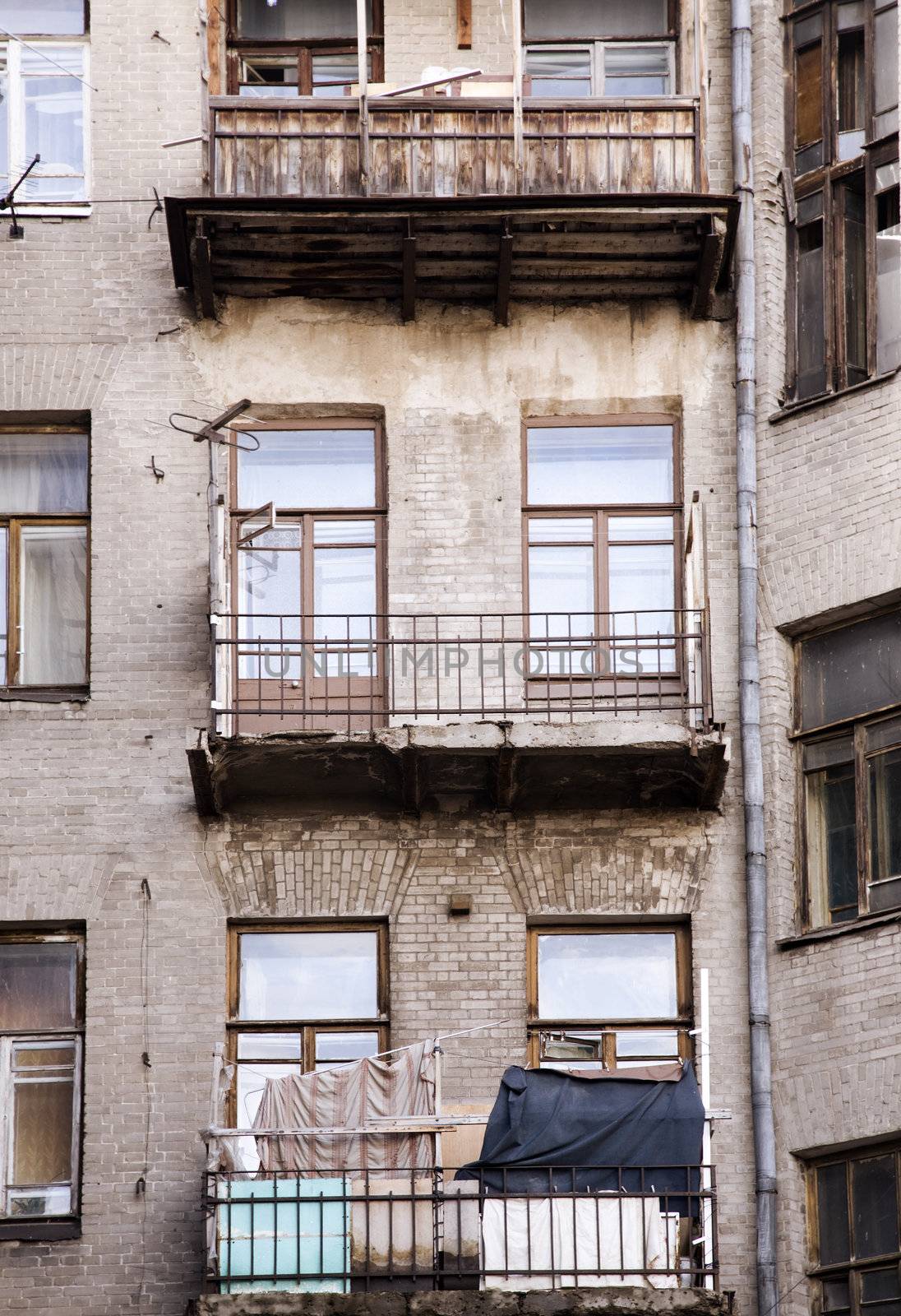 slum house,focus point on center of photo