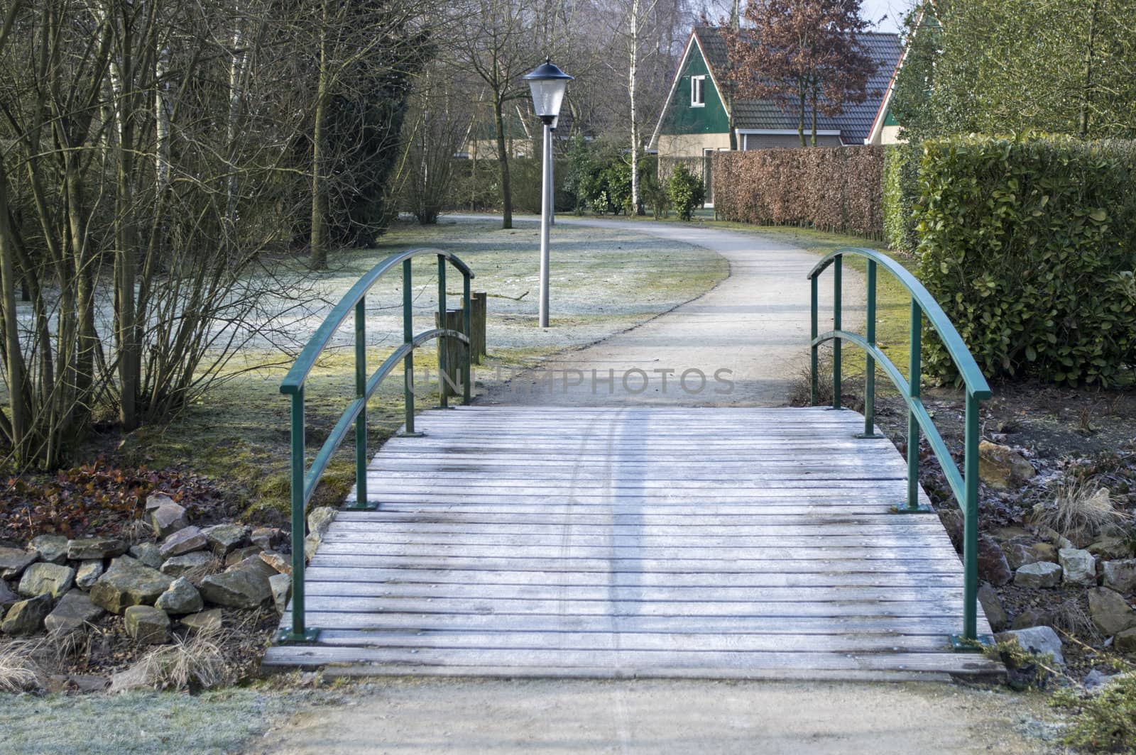 park with holiday houses and small bridge over dry river