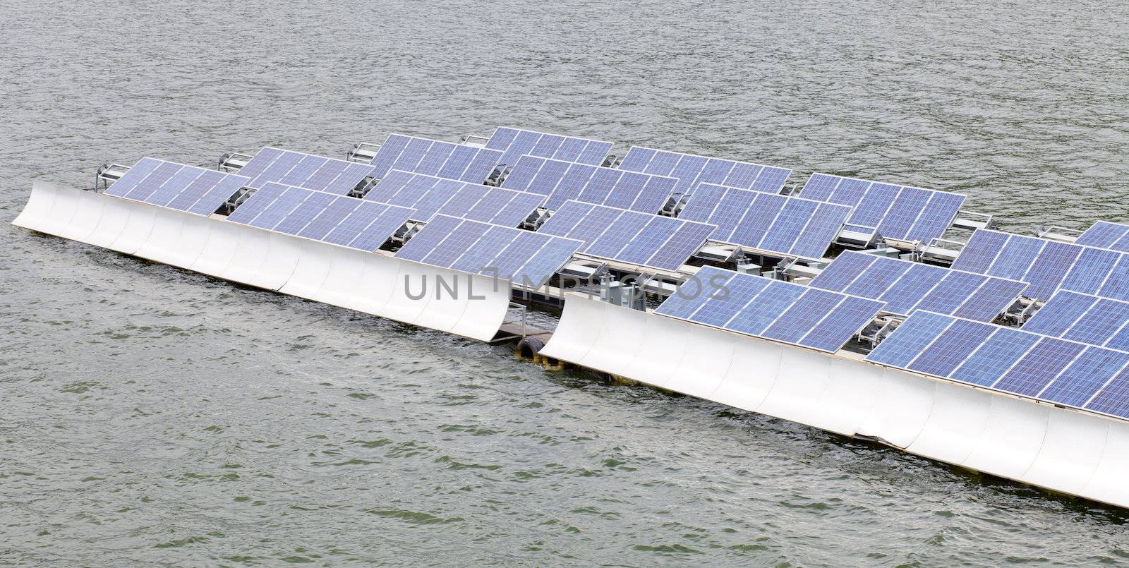 Floting Solar Energy Panels on a lake