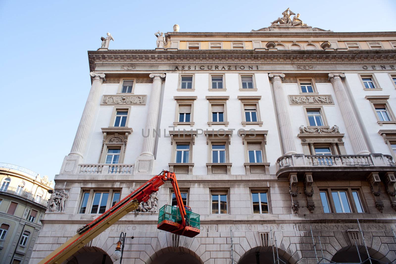 Crane working in the Trieste building