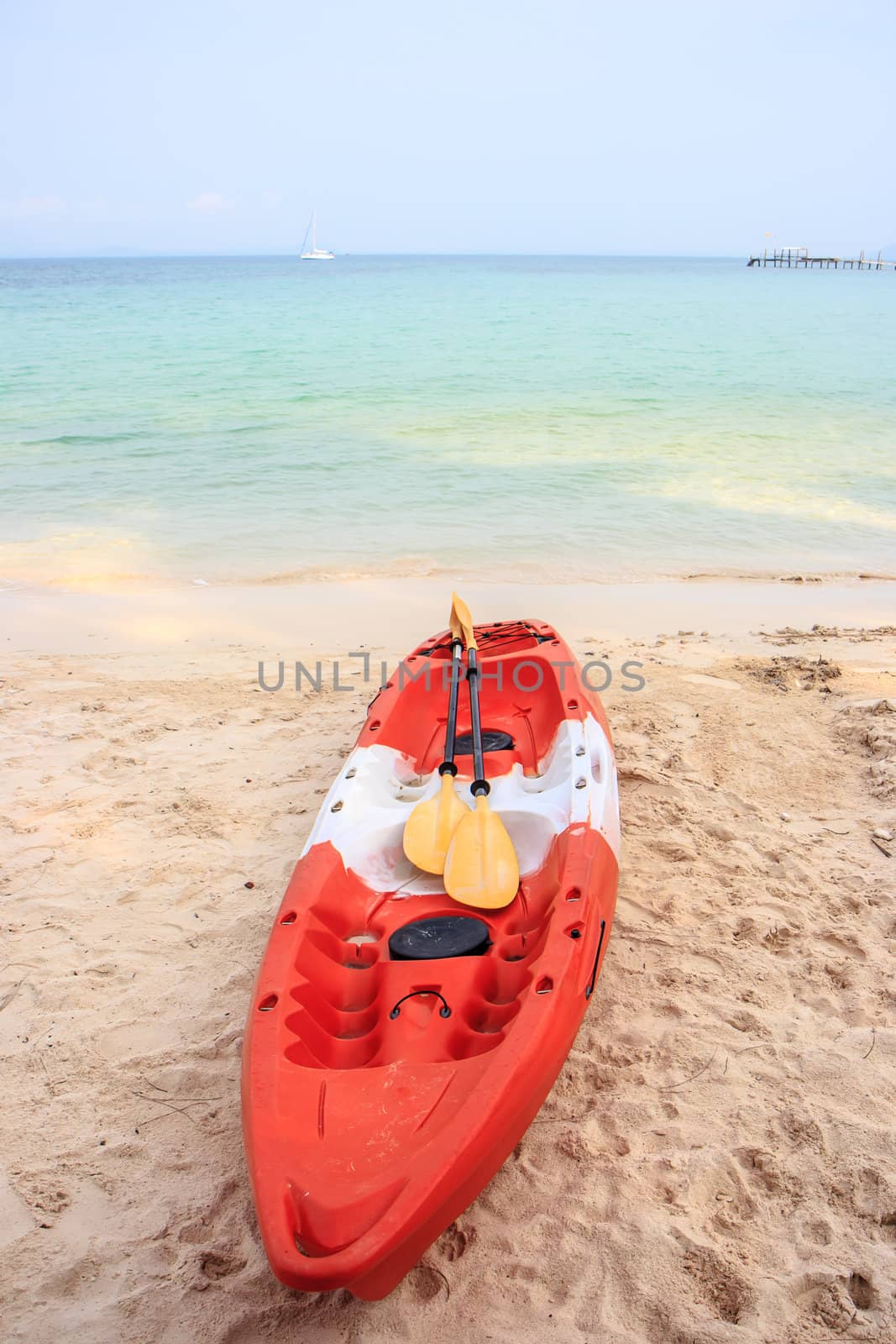 Kayak on beach by bunwit