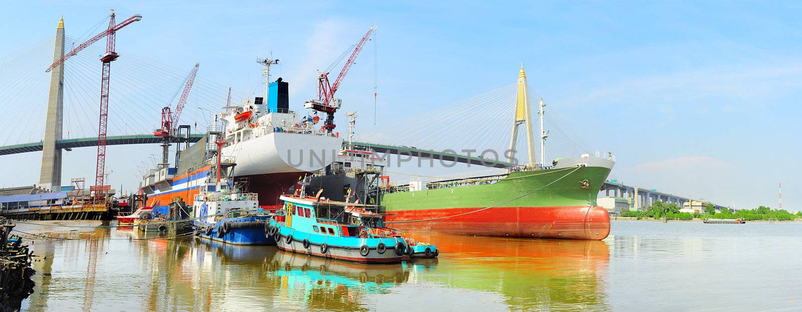 Shipyard in Bangkok by joyfull