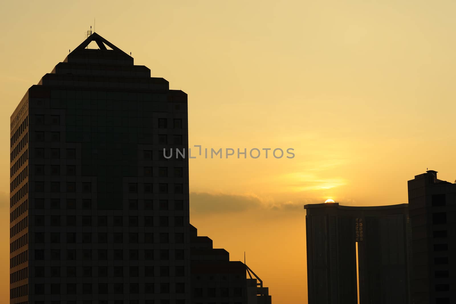 Urban sunset by raywoo