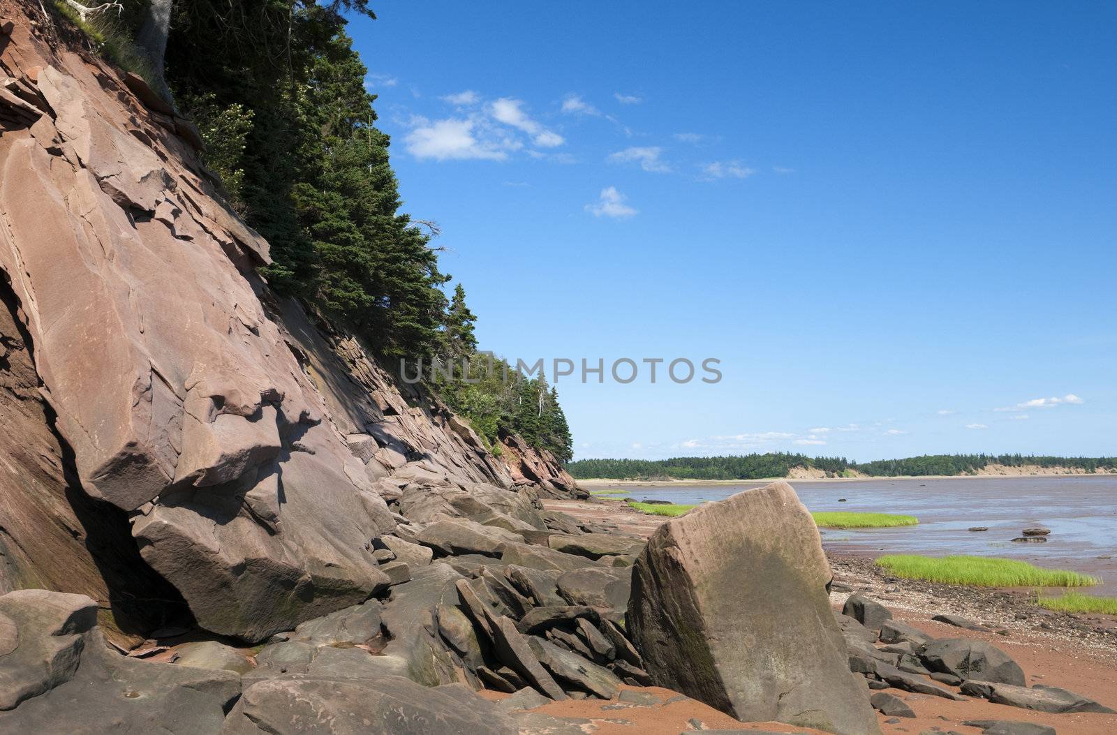 Beach shoreline on the Bay of Fundy with large sandstone boulders