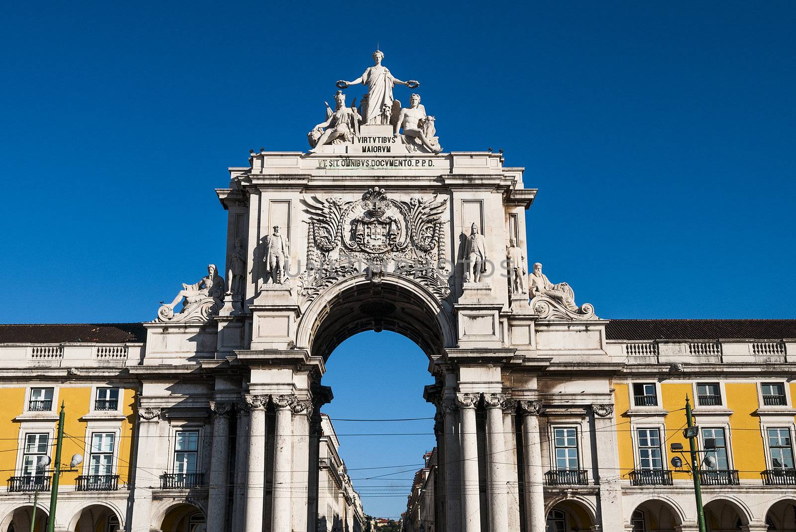 Famous arch at the Praca do Comercio showing Viriatus, Vasco da Gama, Pombal and Nuno Alvares Pereira