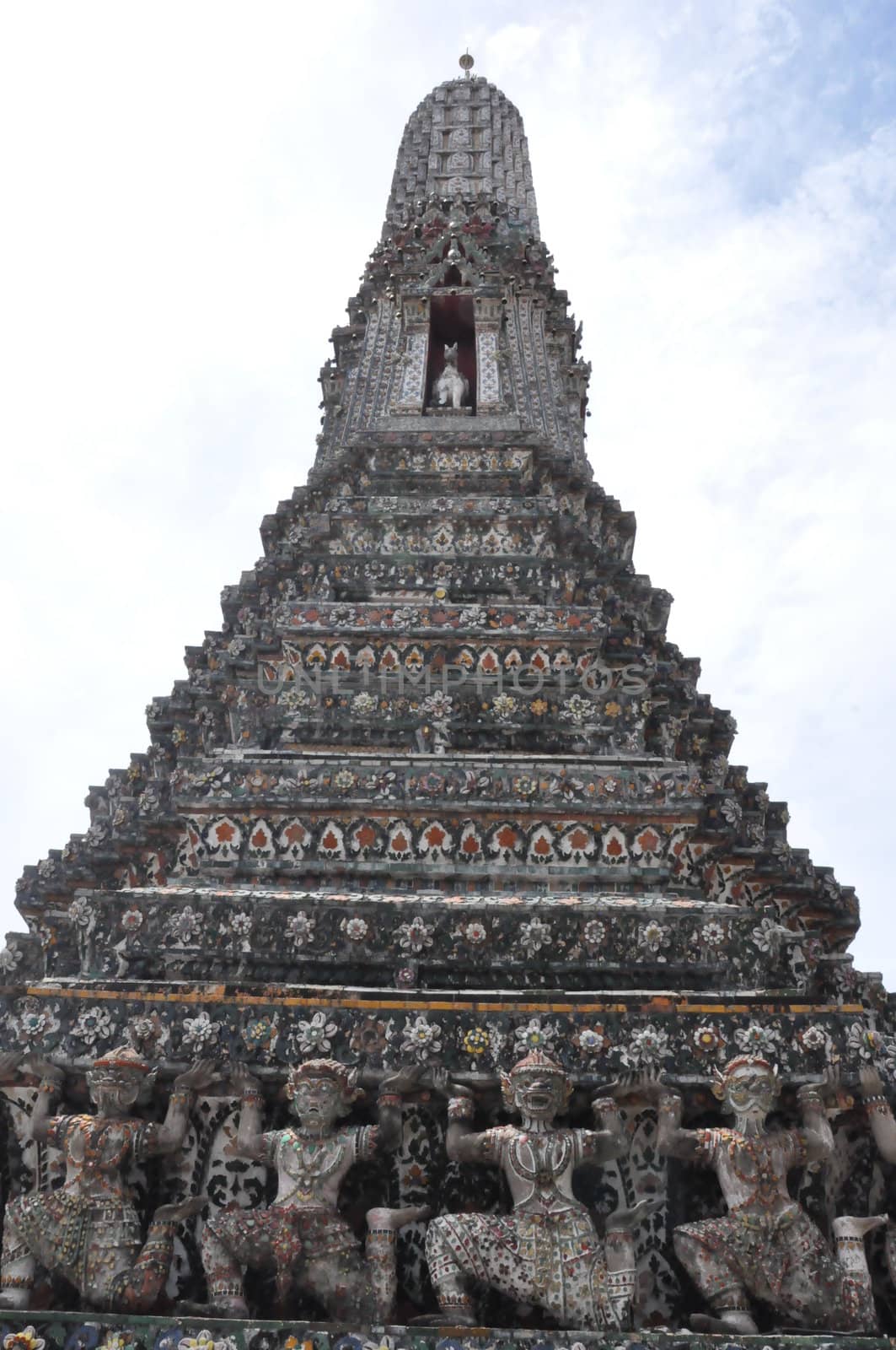 Wat Arun in Bangkok, Thailand by sainaniritu