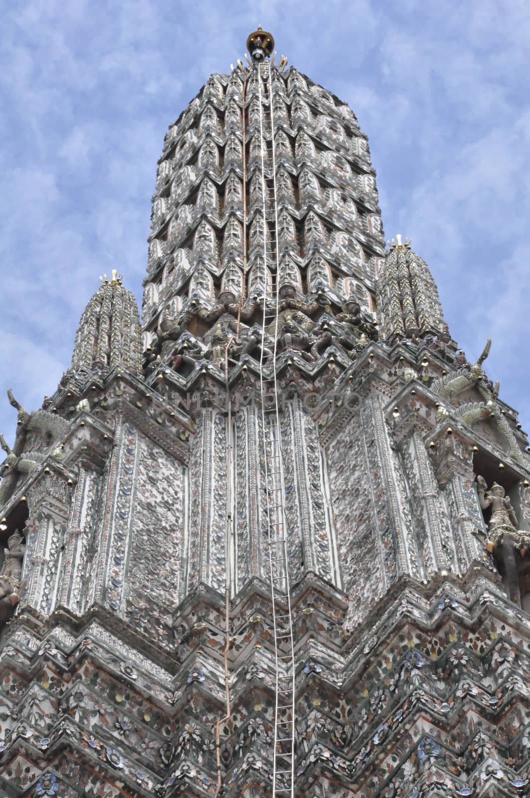 Wat Arun in Bangkok, Thailand by sainaniritu