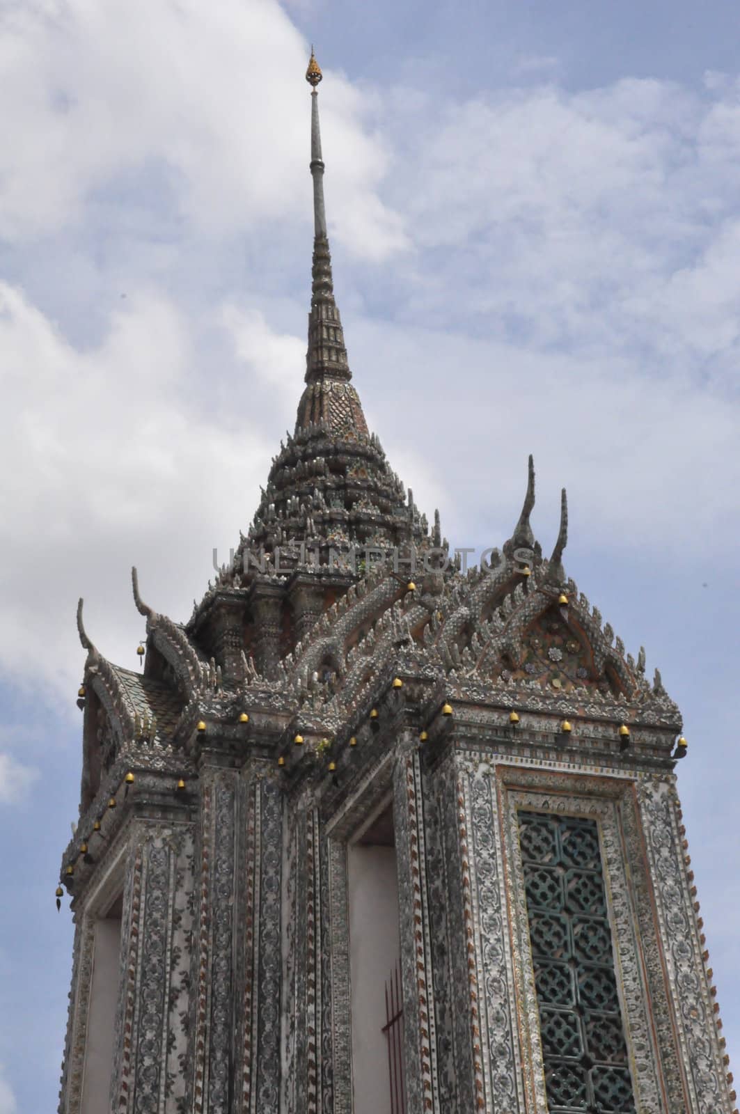 Wat Arun in Bangkok, Thailand by sainaniritu