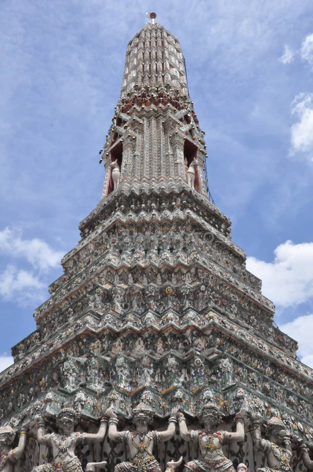 Wat Arun in Bangkok, Thailand by sainaniritu