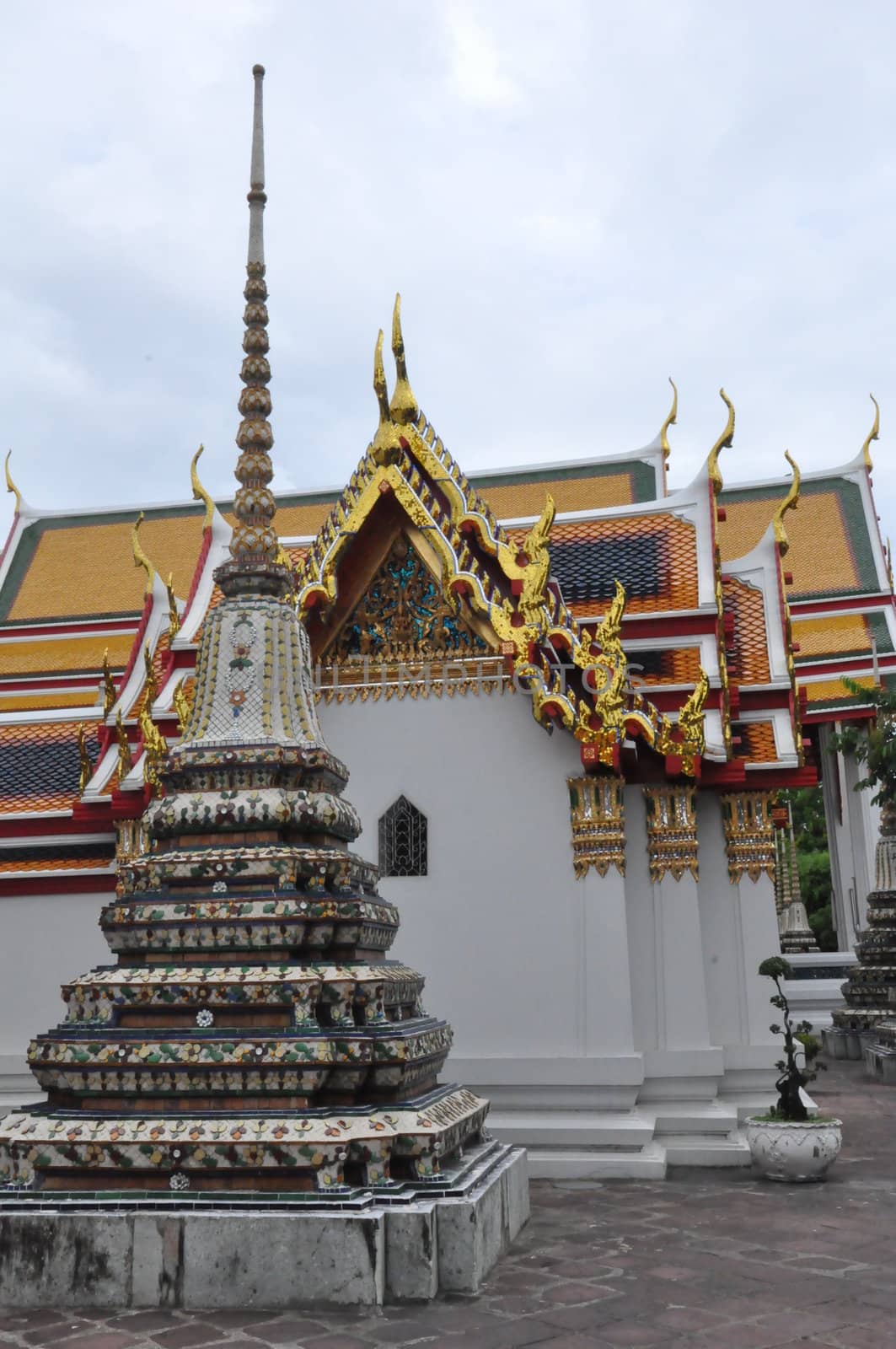 Wat Pho in Bangkok, Thailand by sainaniritu