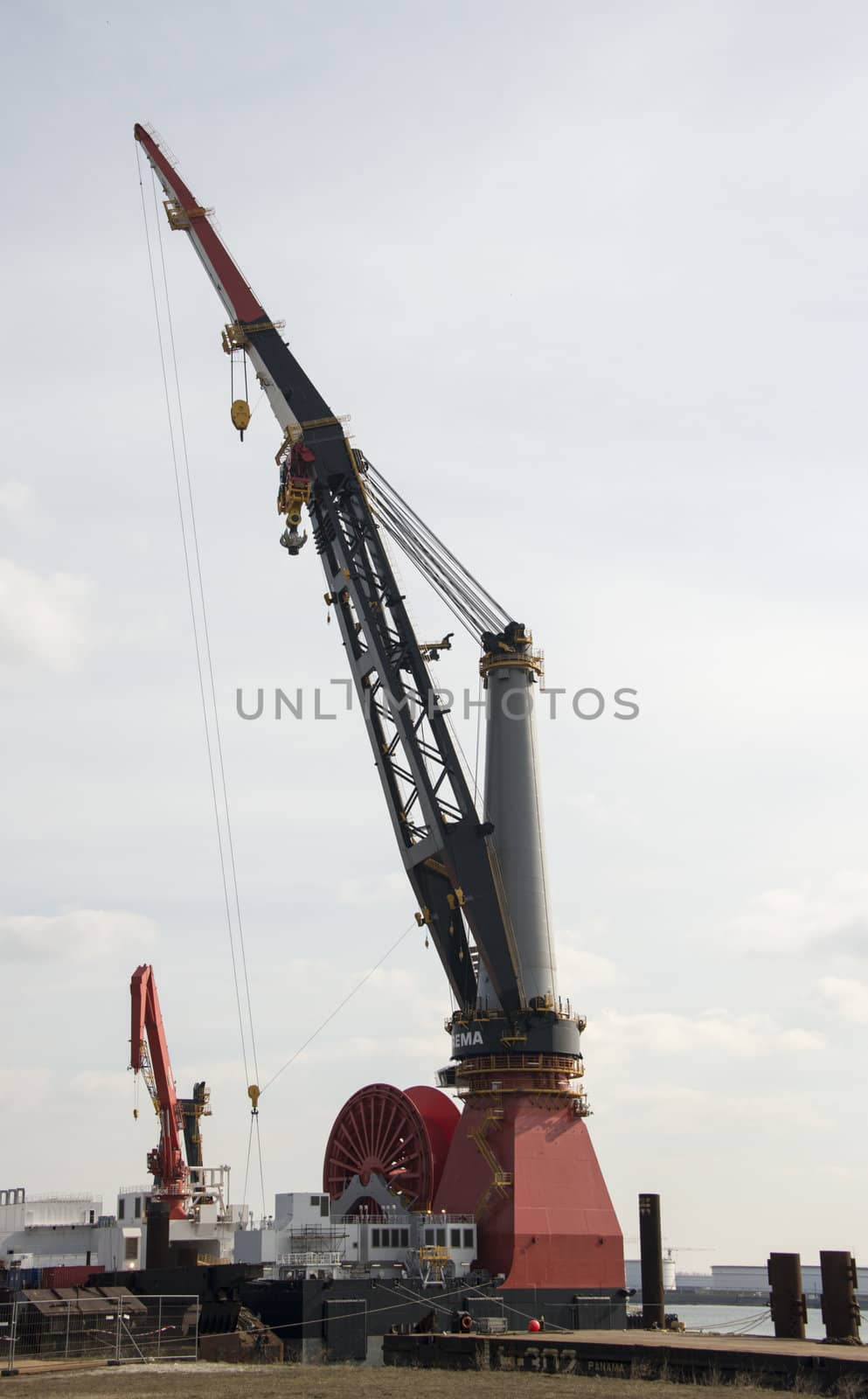giant crane platform in holland by compuinfoto