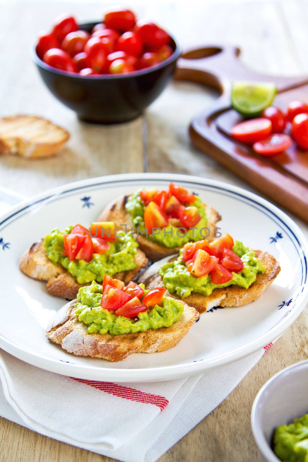 Crostini with avocado and tomato by vanillaechoes