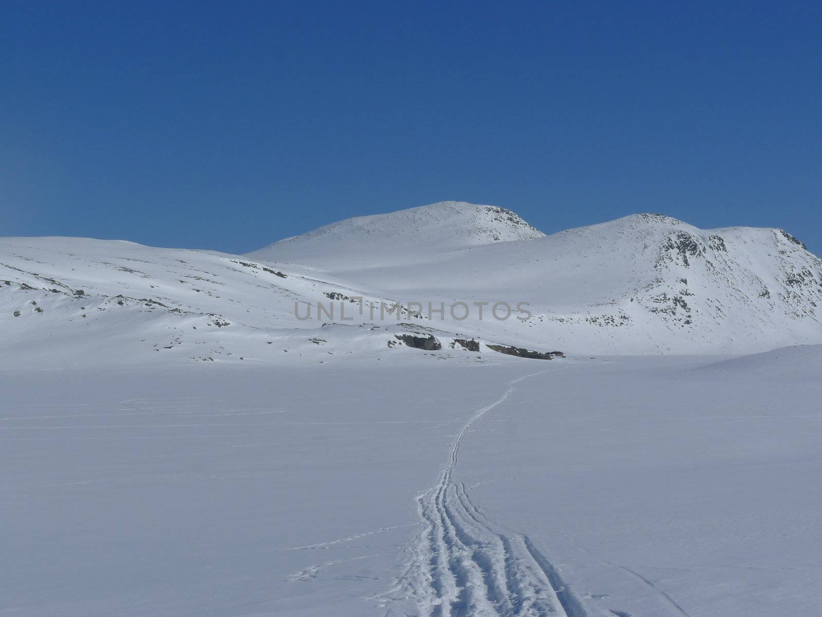 Scandinavian Lifestyle-winter mountain by Bildehagen