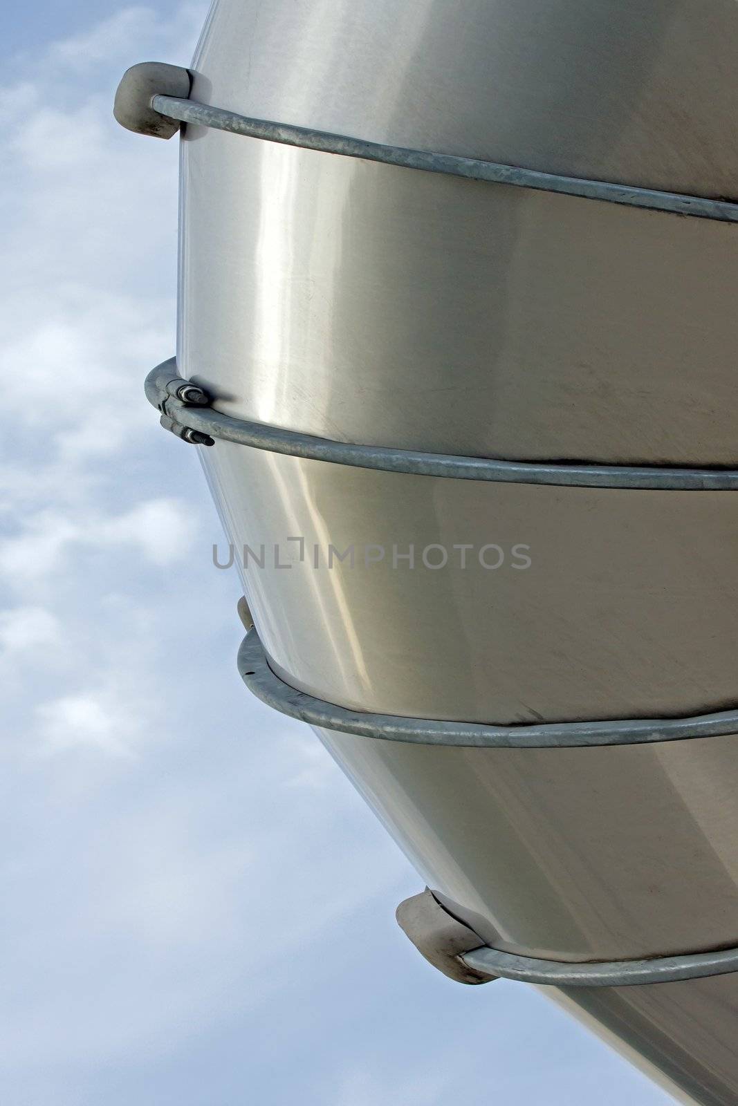 Metallic balloon, urban modern structure by neko92vl