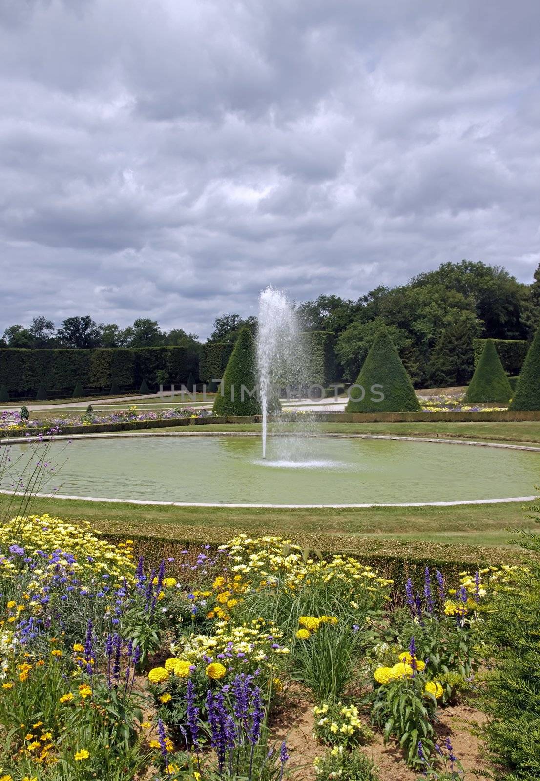 formal garden, flowers and fountain, water jet   France by neko92vl