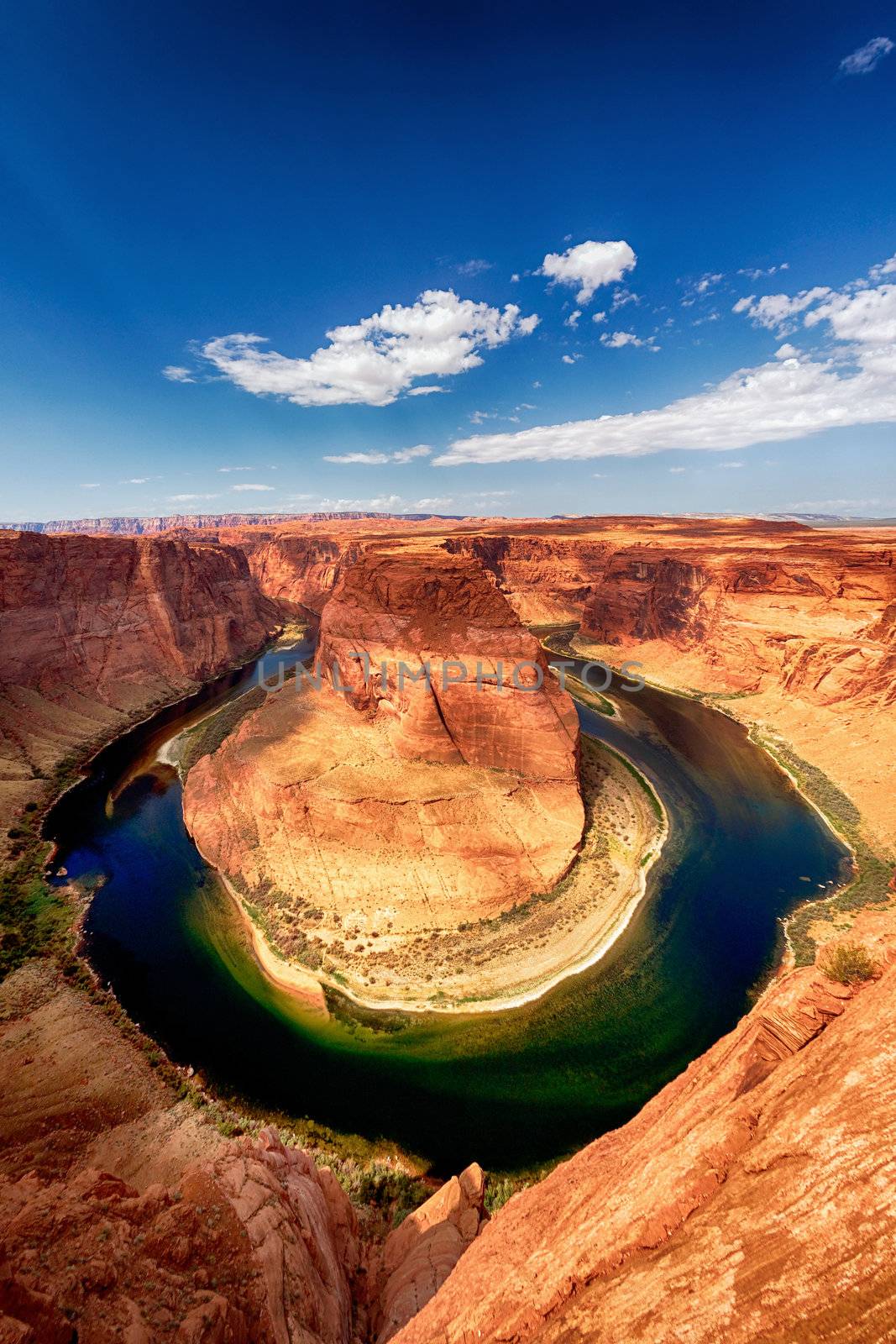 vertical view of the famous Horse Shoe Bend at Utah, USA 
