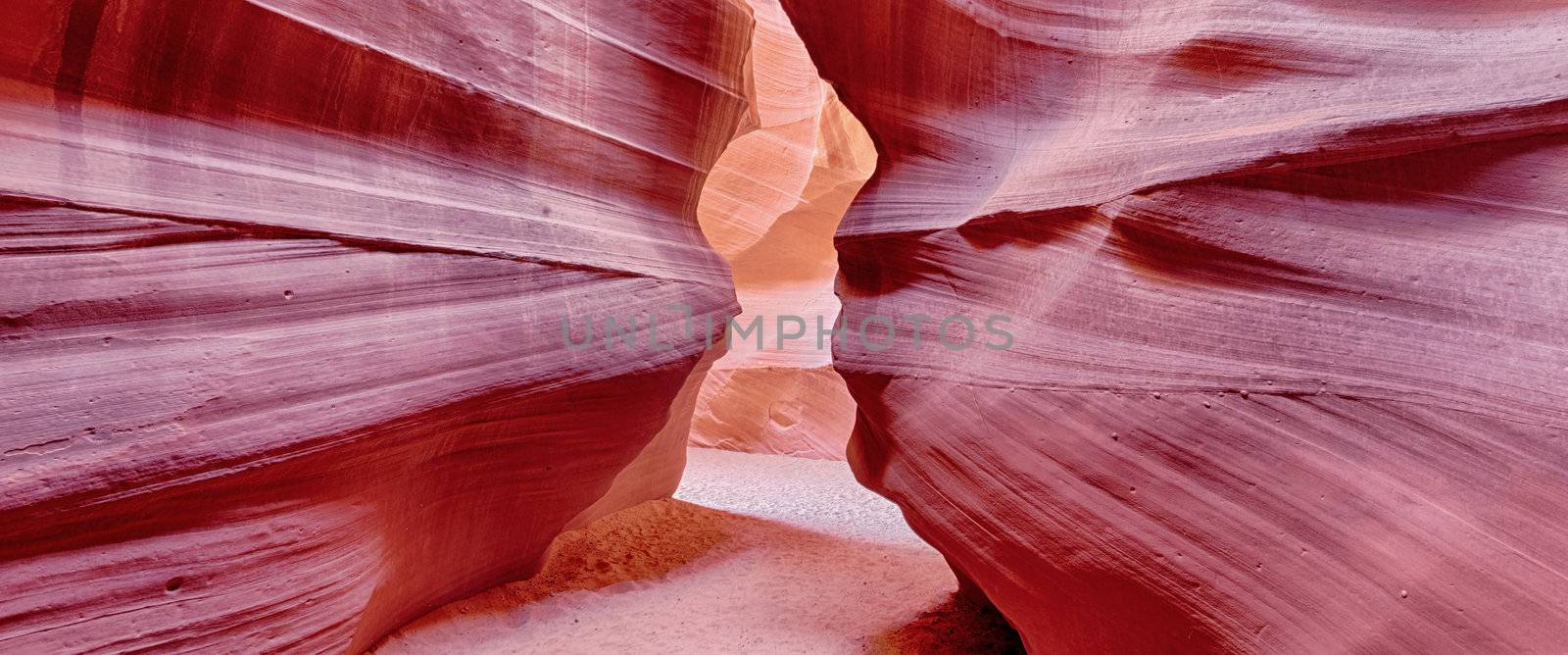 panoramic view of Antelope Canyon by vwalakte